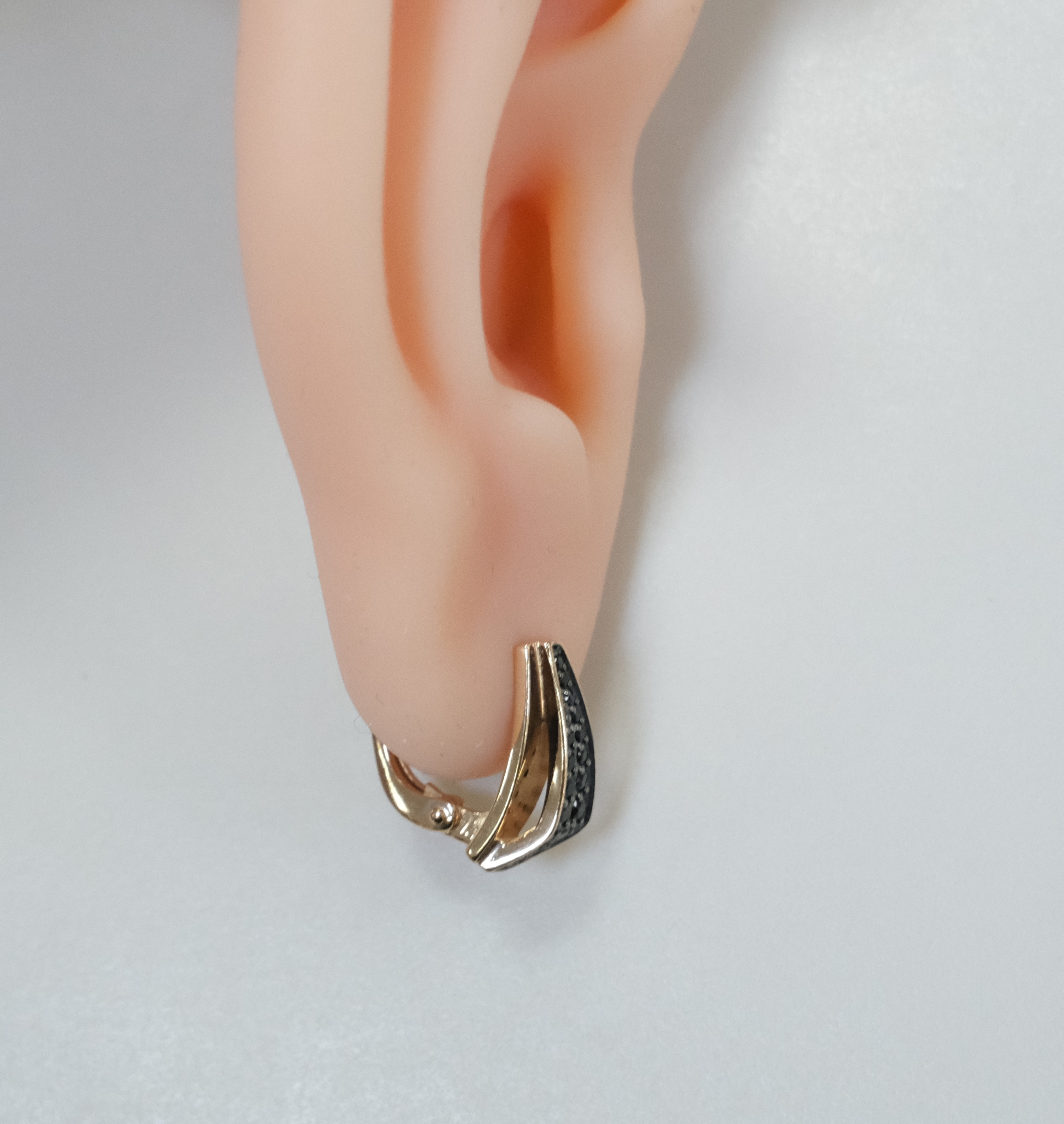 Серебряные серьги со шпинелью